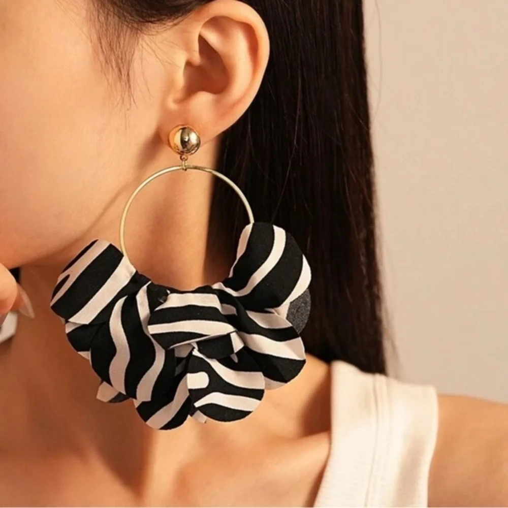 ✨ NEW Elegant Black and White Hoop Earrings
